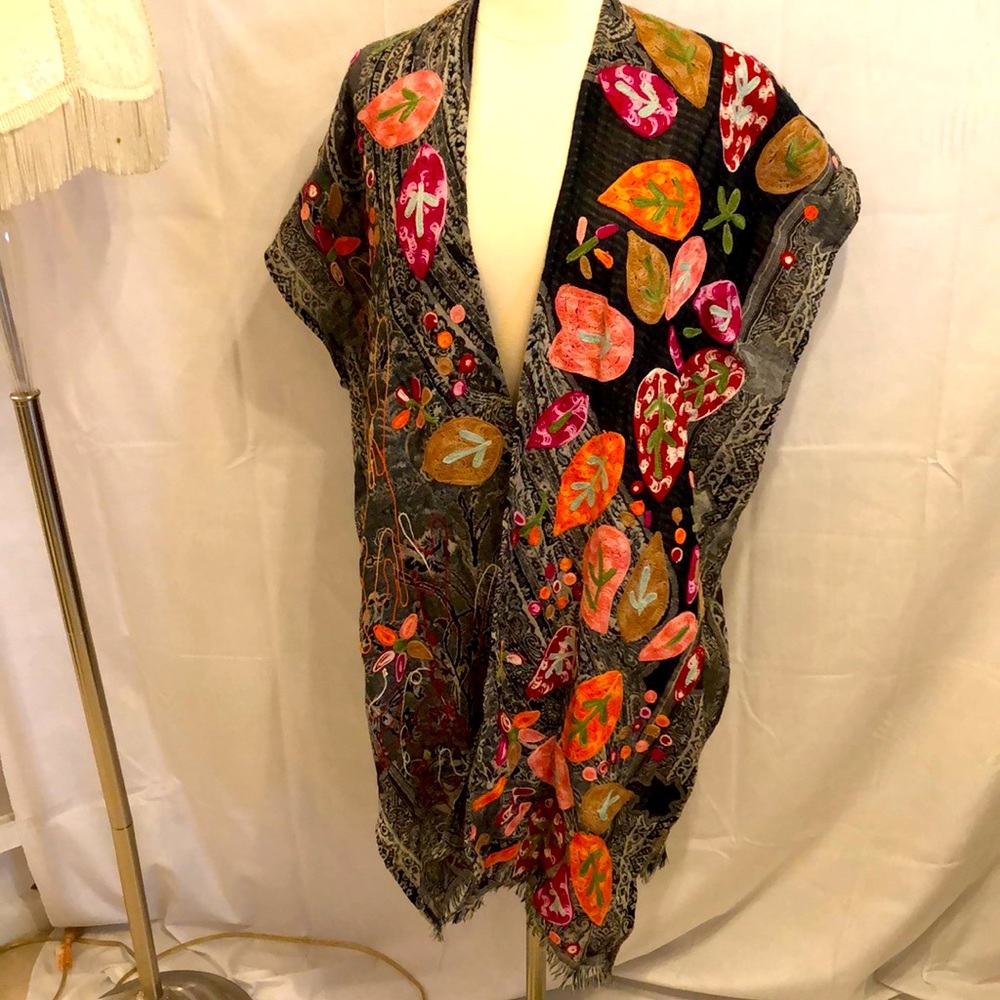 Soft Surroundings Woven Embroidered Topper